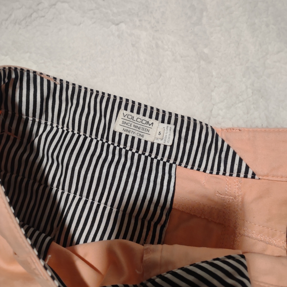 Volcom Shorts - Picture 4 of 4